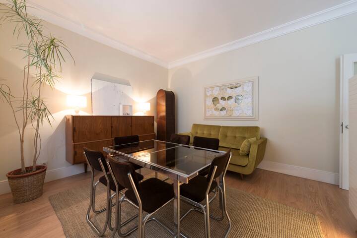 Vintage House gallery image 4