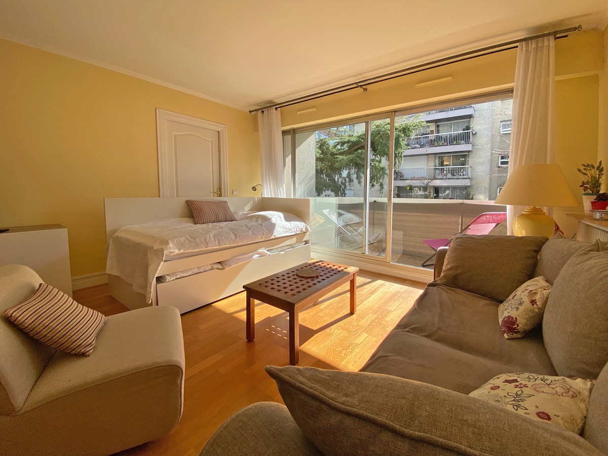 Apartment with balcony and parking in the heart of Alésia Apartments