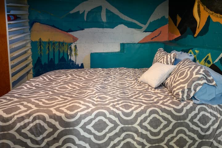 Kitanda cha ukubwa wa Malkia, godoro la povu