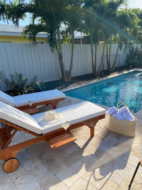 Top performing Airbnb: •Zen Bungalow• Bright & Light 2 bedroom with pool in Oakland Park