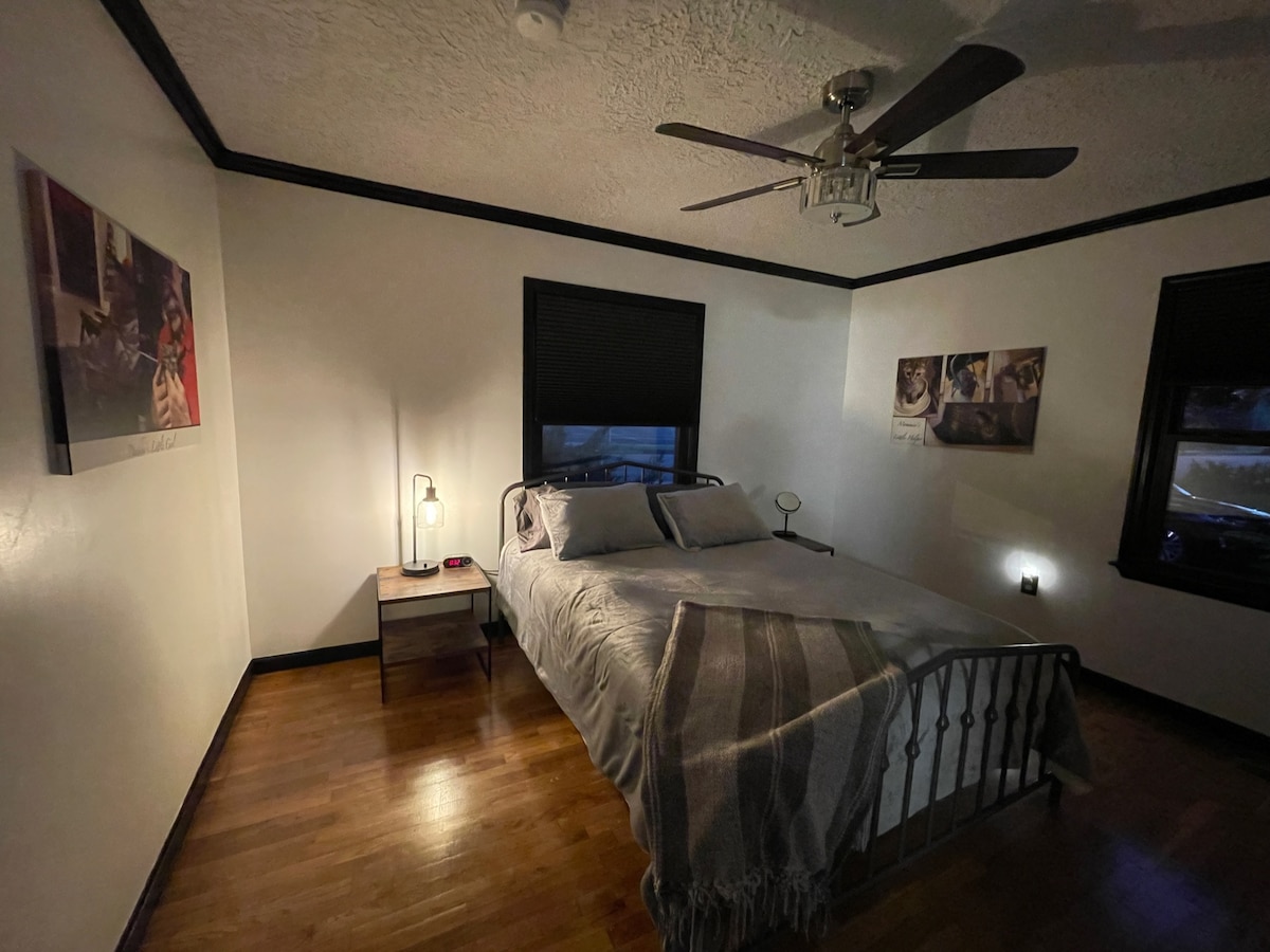 Bedroom 2: Rosie's Gray Flop House. Complete with queen bed and closet/luggage space! This new Wayfair bedding with top of the line mattress pad, sheets, and cover feels quite luxurious!