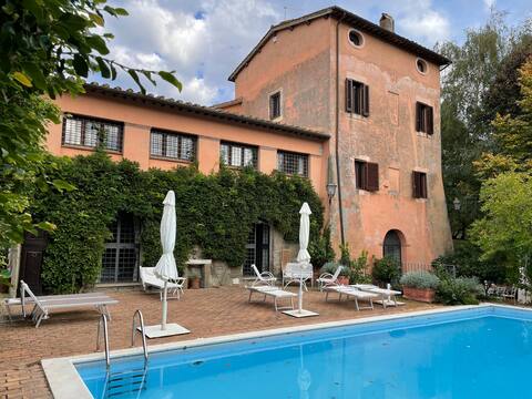 Gracious 5 bedroom Villa with pool in Caprarola