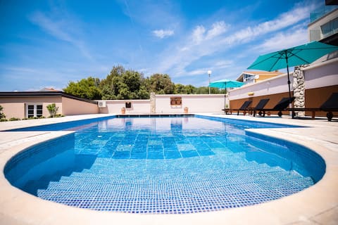 Top performing Airbnb: Villa Hacienda,sea view and heated swimming pool! in Kožino