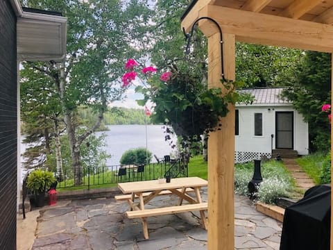 Beautiful Temagami Lakehouse with separate Bunkie