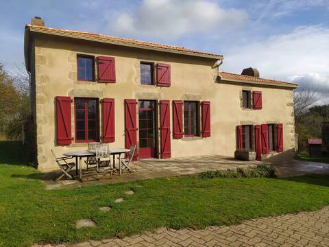 House less than 10 mins from Puy du Fou