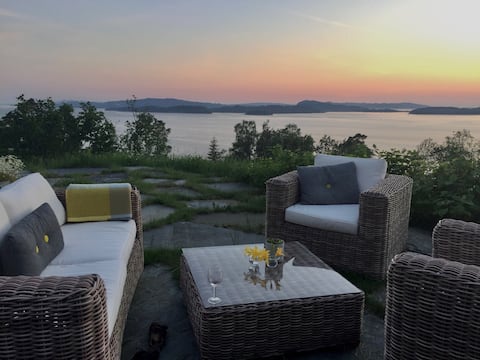 Popular Airbnb listing: Great cabin near the sea with MAGICAL fjord views in Hjelmeland