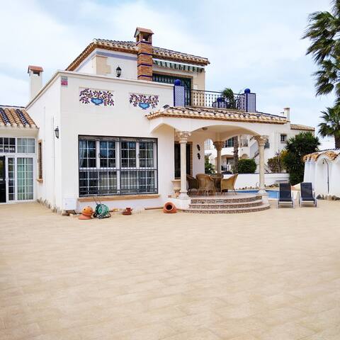 Private pool villa 3 beds fully Aircon