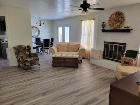 Yukon Cheerful 3 bed 2 bath.