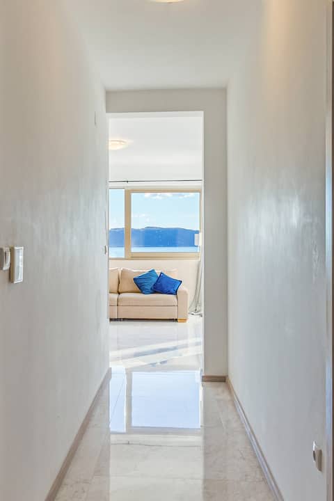 Popular Airbnb listing: Seaview 2-bedrooms +2 terraces, 3 mins to beach in Pržno