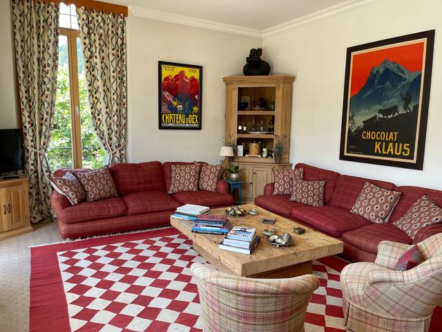 5* Cosy and charming 3 bedroom apt 15’ from Gstaad gallery image 4