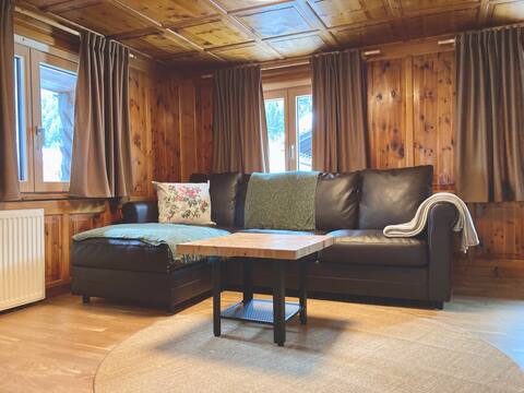 Popular Airbnb listing: "Glimmer" apartment in Tgesa Stener (Partenen) in Gaschurn
