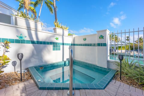 Top performing Airbnb: Duck Key *Glee* with private plunge pool in Duck Key