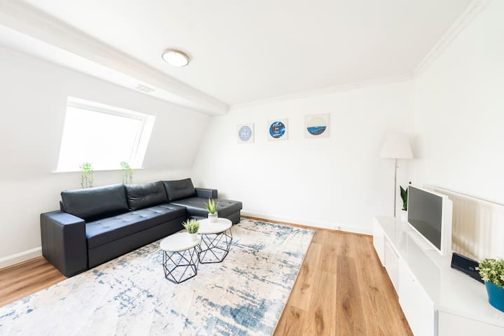 The Queensborough 3 Bed Apartment by Hyde Park