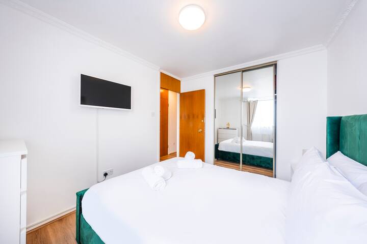 The Queensborough 3 Bed Apartment by Hyde Park gallery image 5