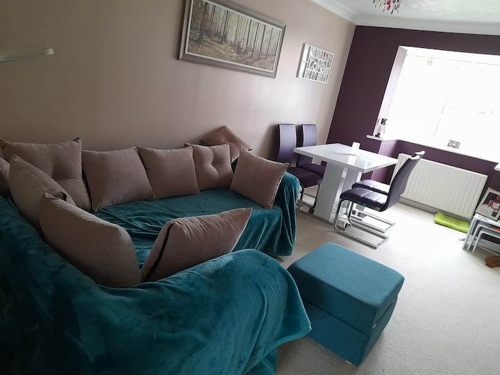 Cosy 2 bedroomed home with patio Houses for Rent in Tangmere, England