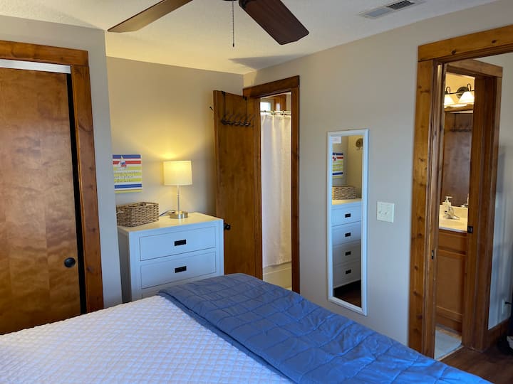 Entrada privada al baño de invitados