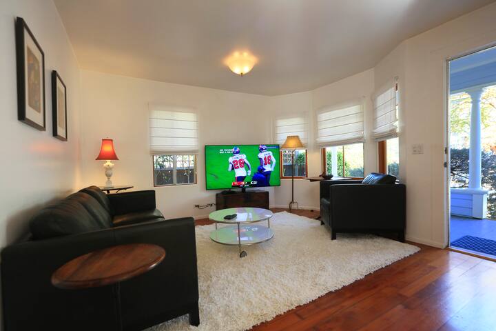 1911 VENICE BEACH HOUSE W/GARDEN