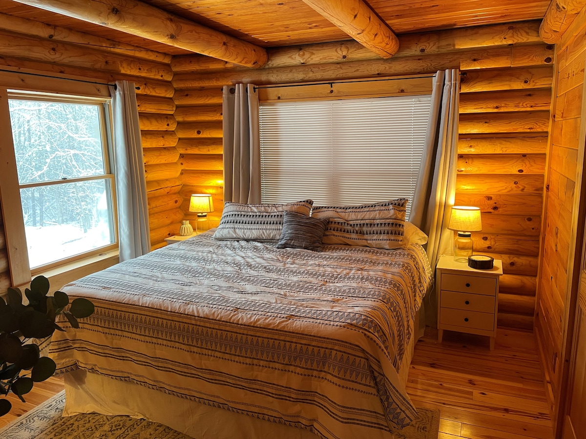 Bedroom 1 - King Bed