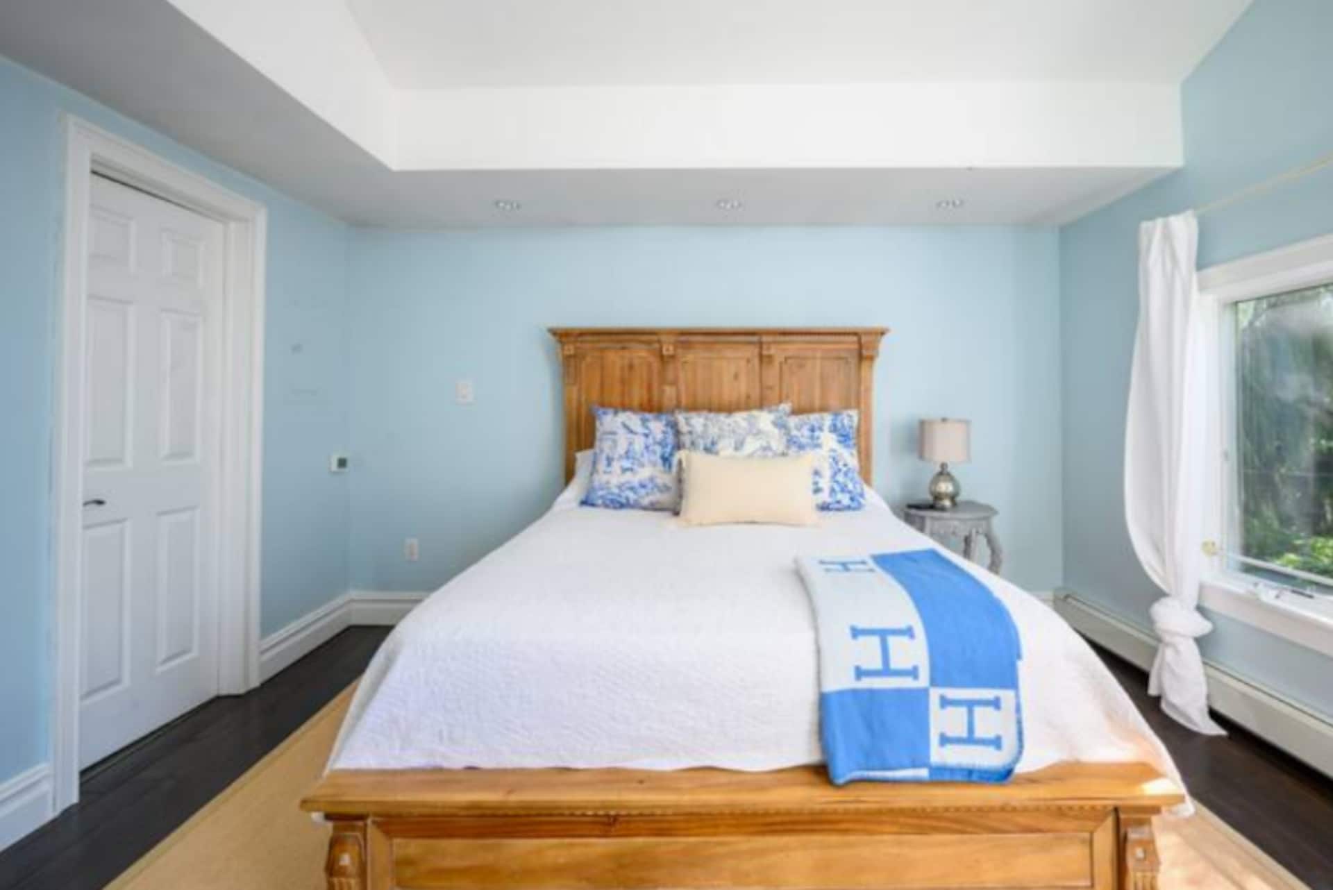 Cozy 2BR Apt w/ Dedicated Home Office & Restoration Hardware Furnishing