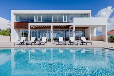 Oceanfront 5 Bedroom Villa with Pool and Hot Tub
