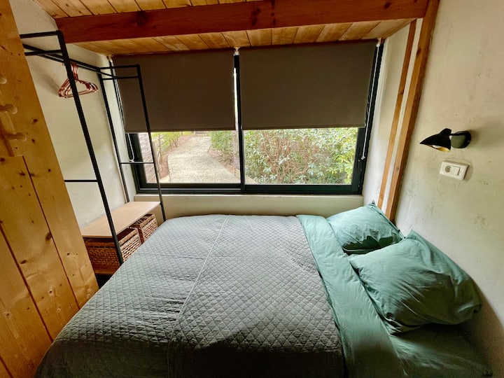 غرفة النوم 2 مجهزة بسرير مزدوج 140*200 سم ومخزن لمتعلقاتك الشخصية.

---

INTERNATIONAL --- غرفة النوم رقم2 مجهزة بسرير مزدوج 140*200 سم وتخزين لمتعلقاتك الشخصية.