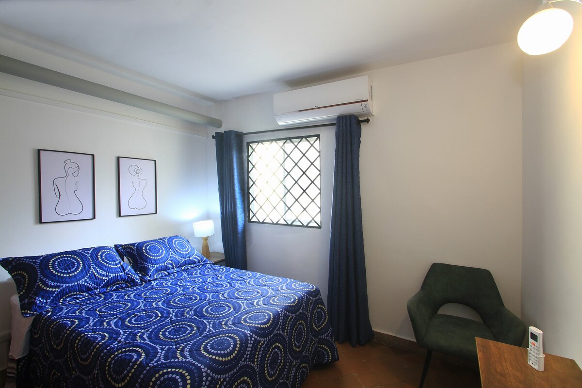 سرير ووسائد مريحة ،للحصول على أحلام مريحة ، نوصي بوضع مكيف الهواء في 24 درجة ، وإغلاق الستائر وسترتاح بشكل لا يصدق.