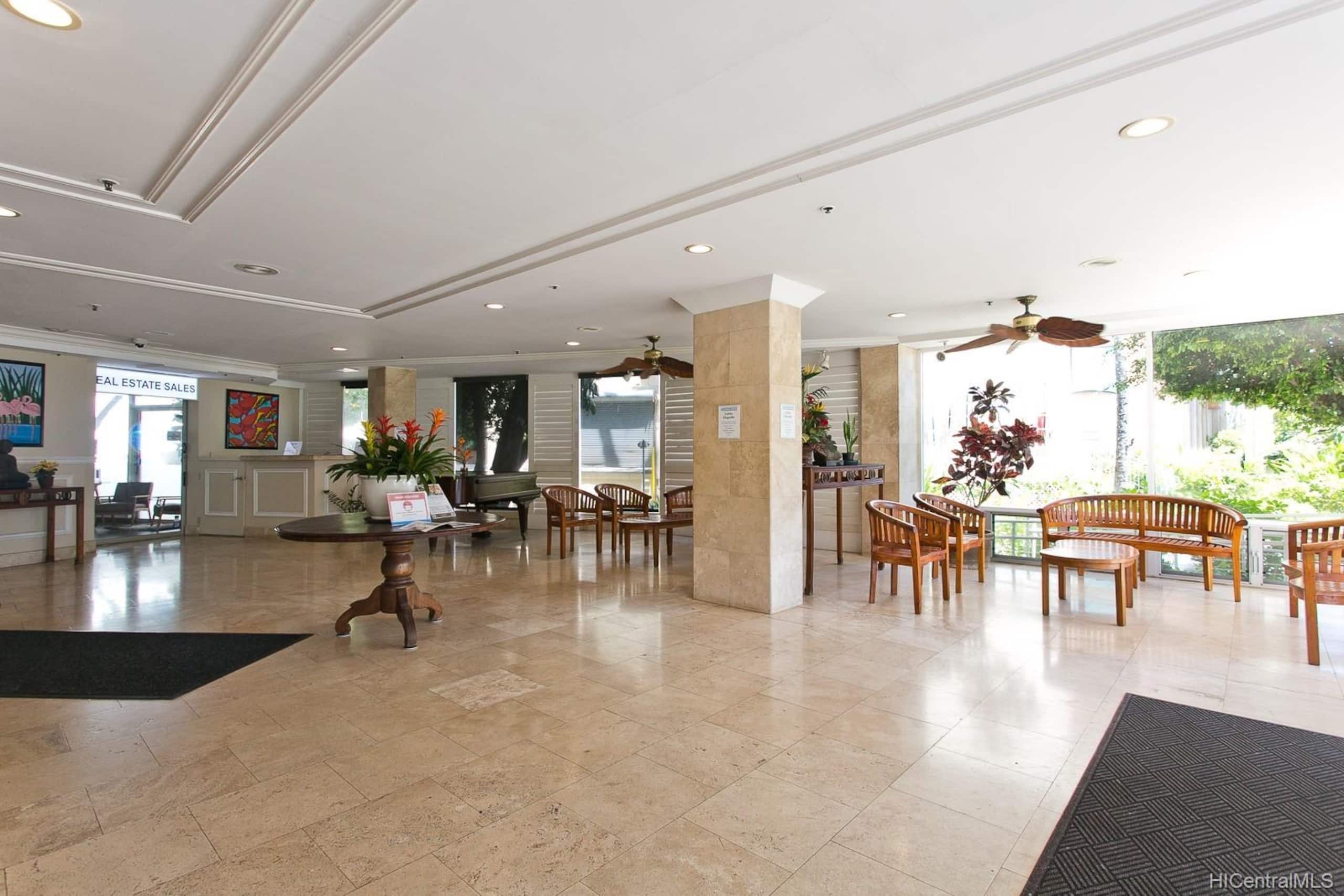 Condo in Honolulu · ★4.88 · Studio · 1 bed · 1 bath - Image 19