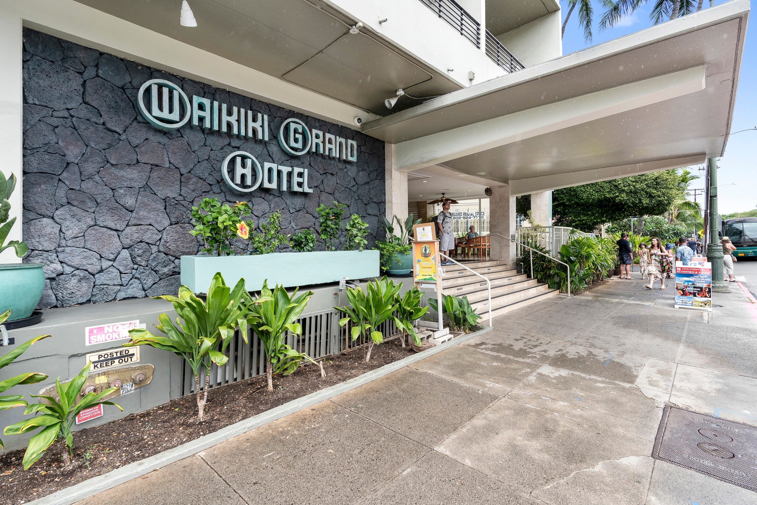 Condo in Honolulu · ★4.88 · Studio · 1 bed · 1 bath - Image 13