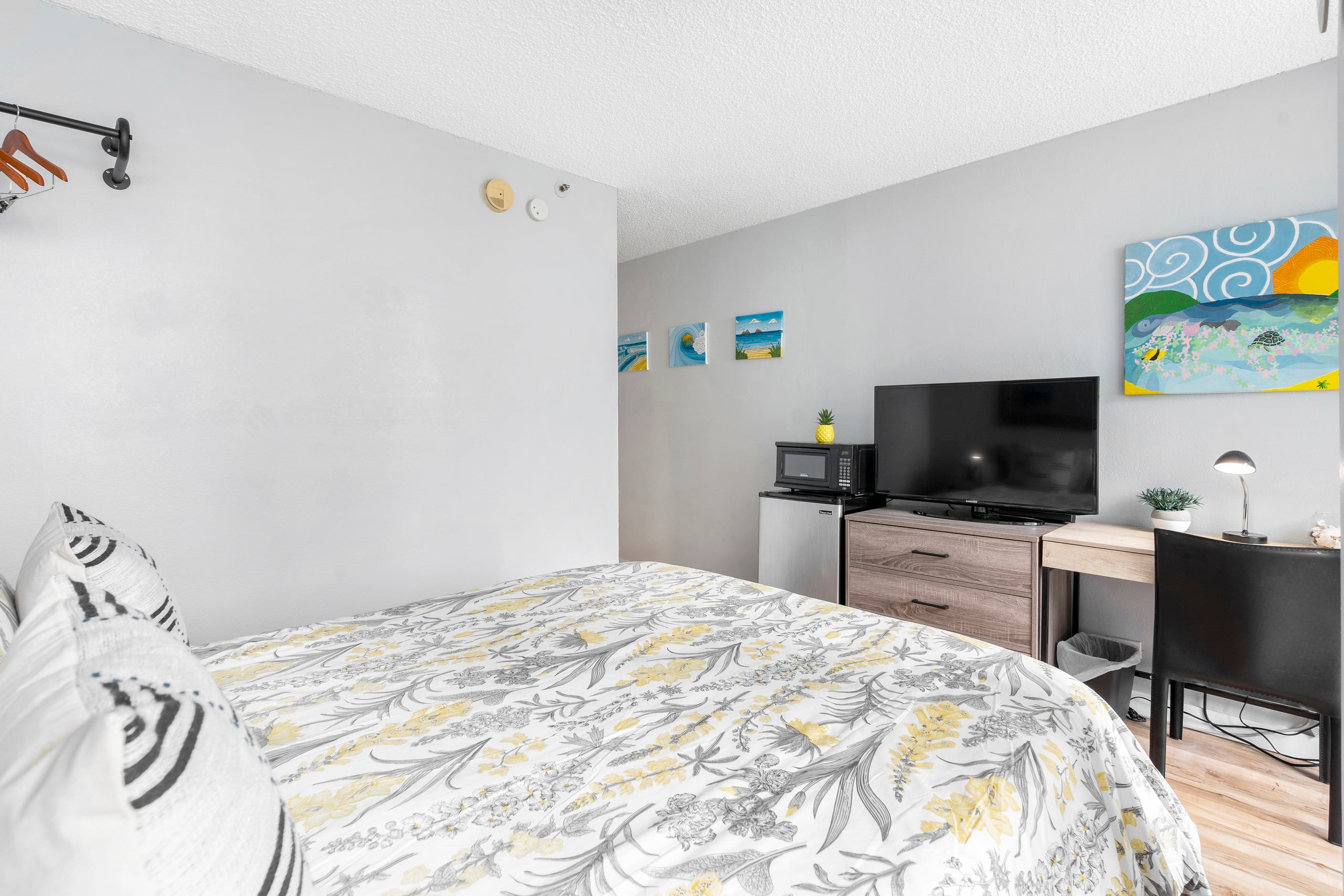 Condo in Honolulu · ★4.88 · Studio · 1 bed · 1 bath - Image 3