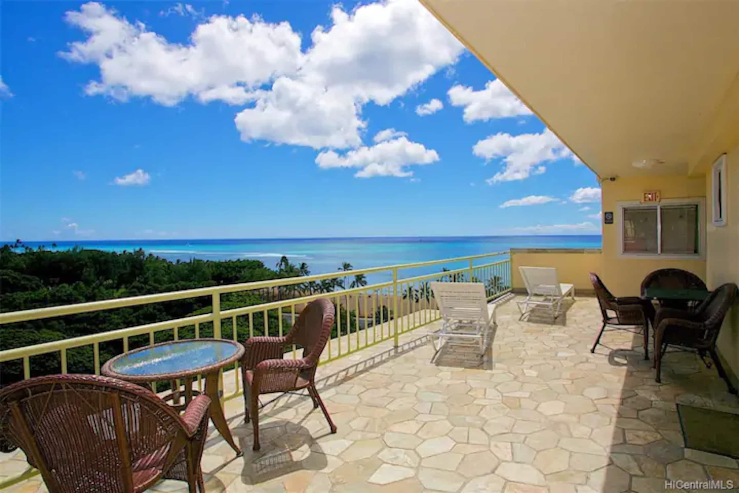 Condo in Honolulu · ★4.88 · Studio · 1 bed · 1 bath - Image 15