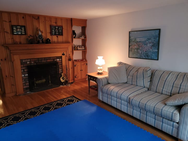 Airy And Bright 4 Br Home Minutes From Beaches - Dennis