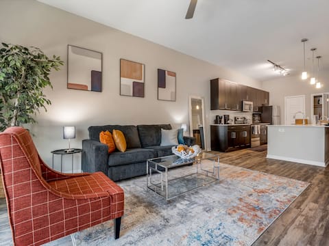 Top performing Airbnb: NEWLY Renovated, w Resort Pool |Gym+Game Room in Desert View
