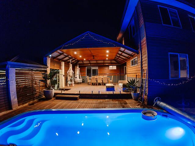 Wonderfully Lost Coastal Retreat | Family Friendly gallery image 3