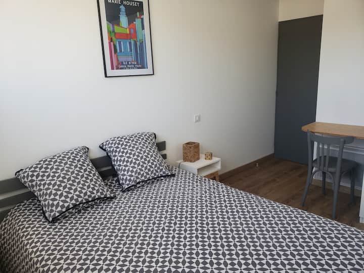 ห้องนอน 2 (ชั้นบน)