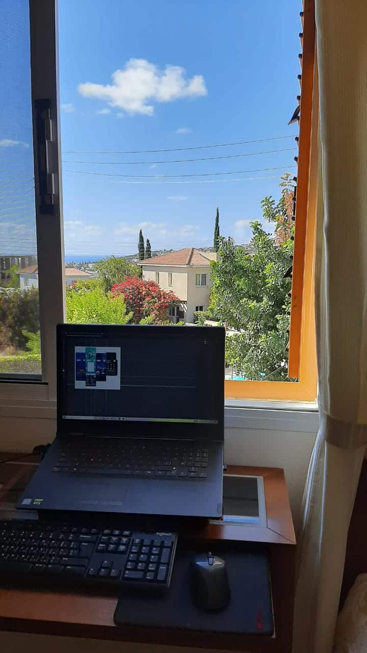 Спалня 2 с две легла и матраци с мемори пяна и компютърна конзола. Има изглед към планините и морето 