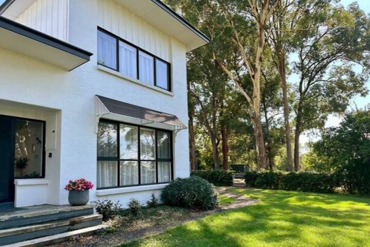 Glenview Park Cottage with Cosy Open Fire gallery image 3