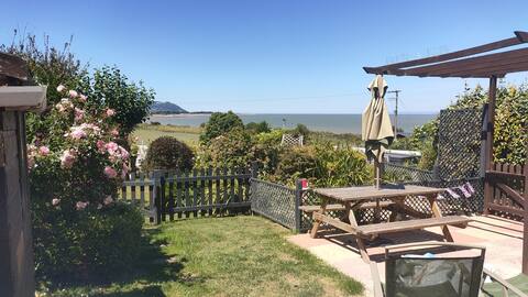 Anchors Away. Sea View, Pet Friendly Apartment