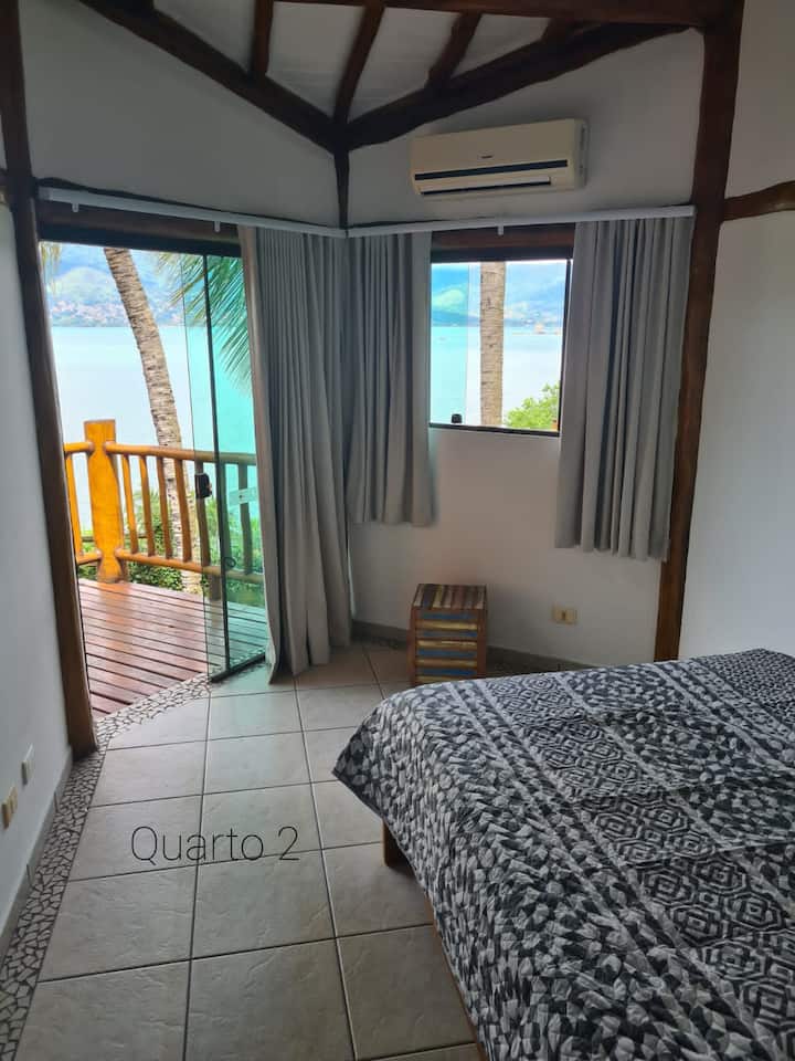 La chambre 2, les meubles neufs et les détails saisissants continuent d'être la vue du haut.
