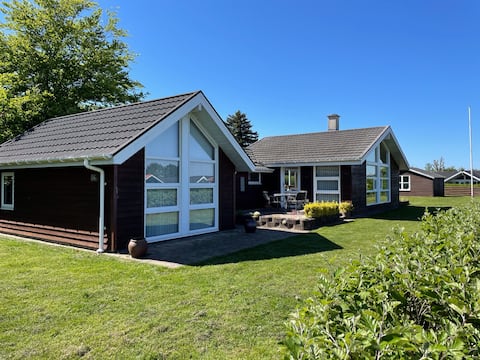 Lovely cottage close to the beach and town