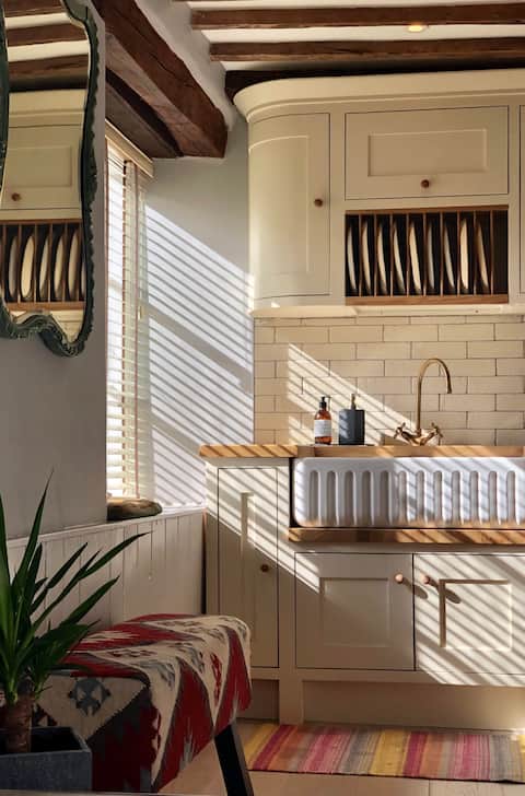 Central Character/Contemporary Apartment