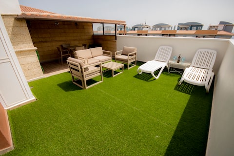 Modern duplex near the sea. Terrace, pool