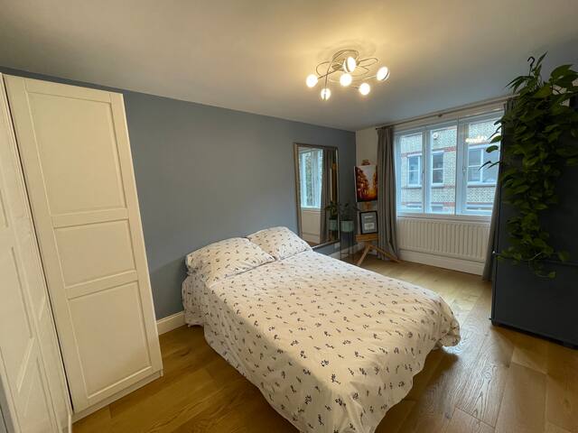 2 BR duplex flat with garden.Neal St,Covent Garden gallery image 4