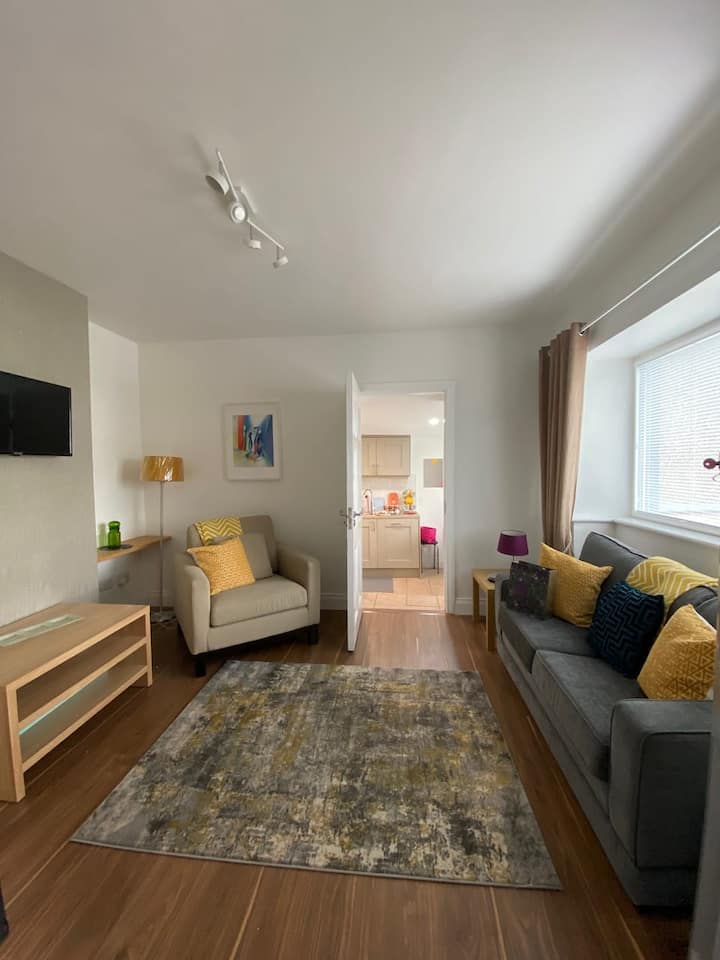 Location, Location! 1 Bed Apt Killarney Apartments for Rent