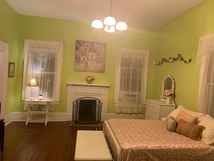 Old Savannah Suite-pvt Space/door Off Main House - Hinesville, GA