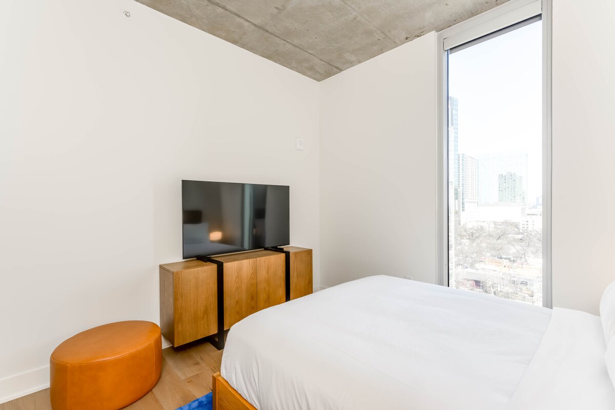 New High Rise 2 Bedroom Condo Rainey District