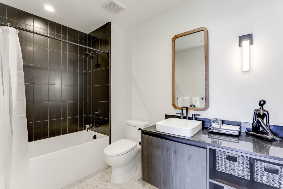 New High Rise 2 Bedroom Condo Rainey District