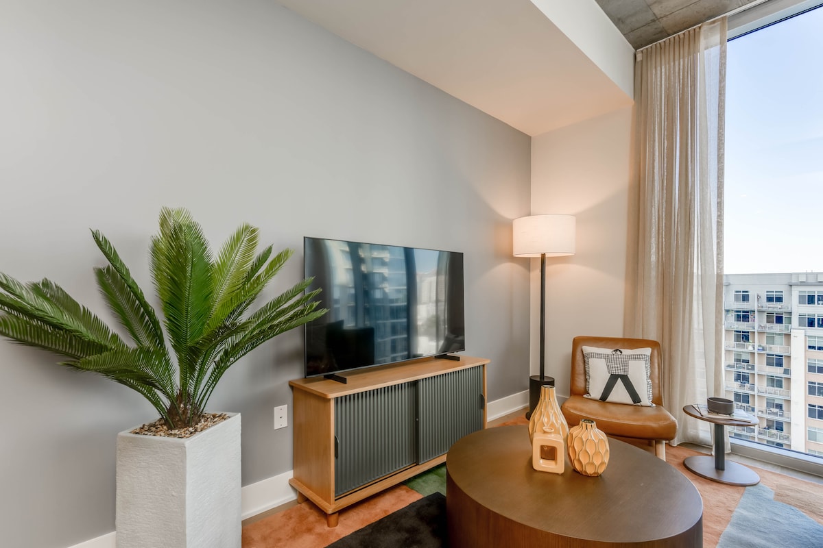 New High Rise 2 Bedroom Condo Rainey District
