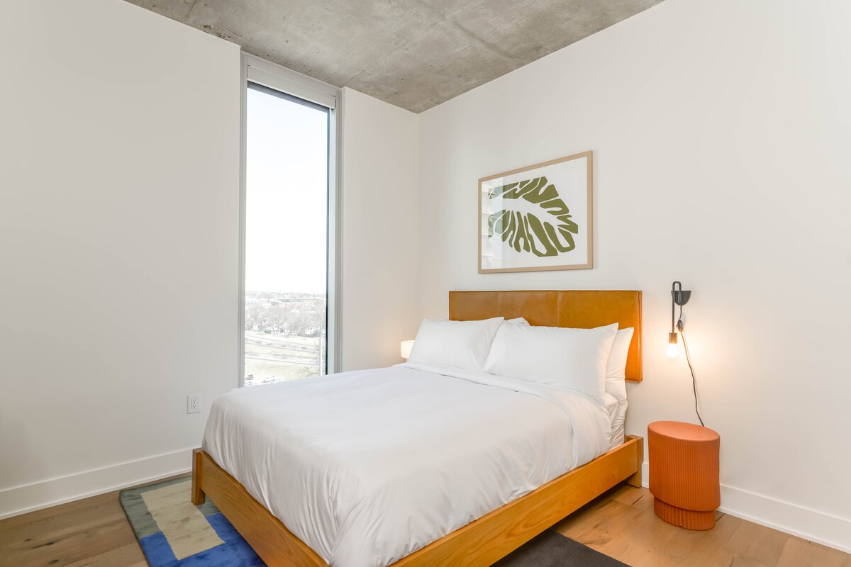 New High Rise 2 Bedroom Condo Rainey District