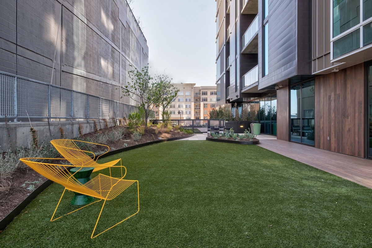 New High Rise 2 Bedroom Condo Rainey District