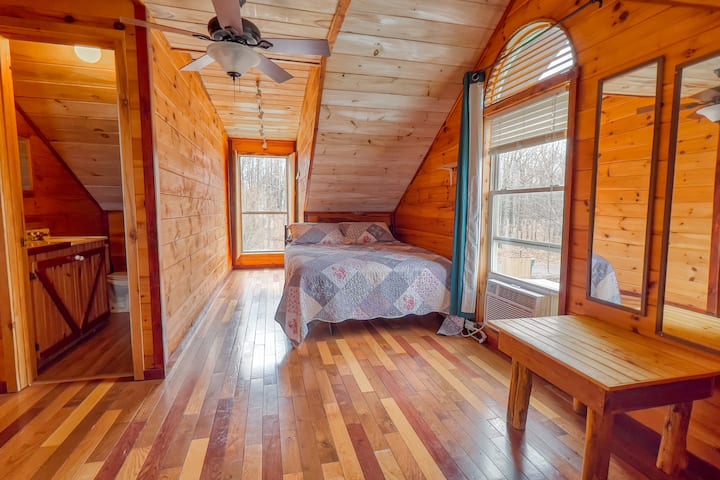 1st bedroom on the upper level.  Queen size bed